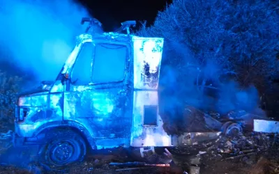 Encontrado un cadáver en el interior de una autocaravana incendiada en Cala Sardina
