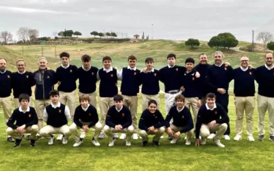 Felicitación municipal a los cuatro jóvenes golfistas que han mejorado su juego con la Federación Española