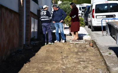 Visita a las obras de acerado en Pueblo Nuevo