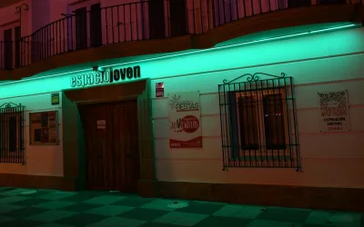 El Espacio Joven se ilumina de verde con motivo del Día del Síndrome de Angelman