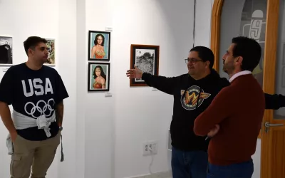 El Espacio Joven acoge un recorrido por la obra del dibujante y diseñador Juan Luis Rincón