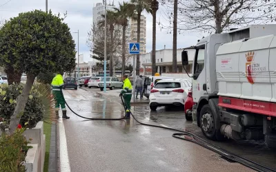 Limpieza integral por las zonas más transitadas de Torreguadiaro