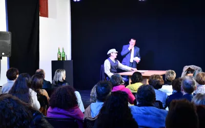 El grupo de adultos de la escuela de teatro hace disfrutar del microteatro en el antiguo desolladero