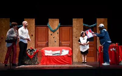 La Escuela de Teatro de Casares representó una divertida comedia en el Juan Luis Galiardo