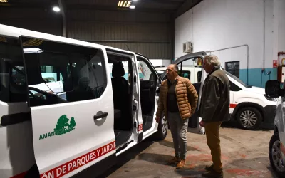 Cinco furgonetas nuevas para la empresa municipal Amanecer