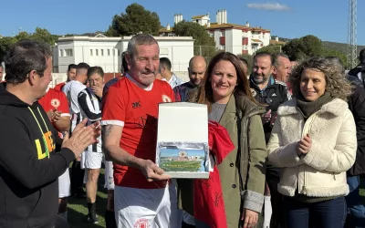 Veteranos del San Roque, Balona y Estepona rinden homenaje a Armando Hernández