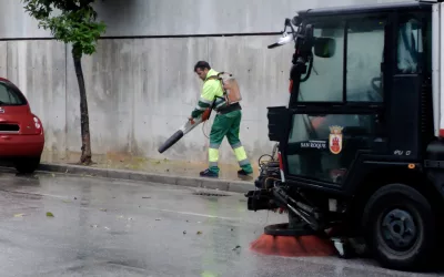 Limpieza especial en la zona del Pabellón de Deportes Municipal