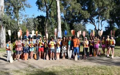 Unos 250 estudiantes de Primero de ESO disfrutan de unos paseos en kayak por el río Guadiaro