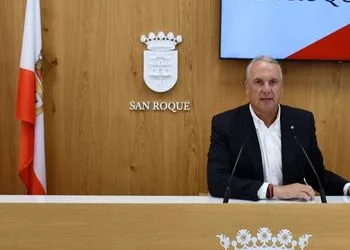 El alcalde critica que Arcigsa tenga pérdidas a pesar del incremento de las tarifas de agua y basuras