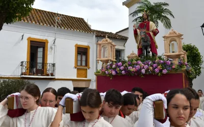 Multitudinaria procesión de La Borriquita en el Casco