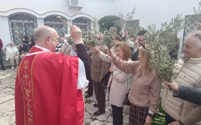 Celebración del Domingo de Ramos por las parroquias de las barriadas