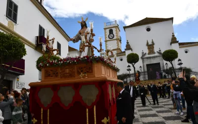 Salida del Resucitado, que pone el broche final a una gran Semana Santa en San Roque
