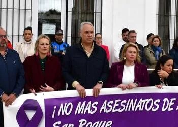Minuto de silencio contra la violencia de género y en recuerdo de las tres últimas asesinadas