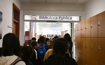 Alumnado de Quinto del CEIP Carteia conoce a fondo la Biblioteca del Diego Salinas