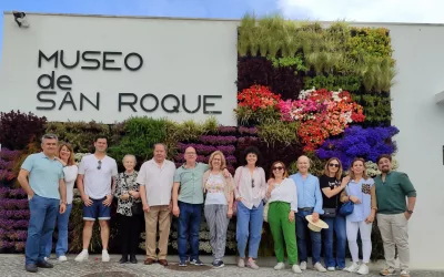 Visita turística de vecinos de la Estación al Centro Histórico
