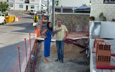 Visita a los trabajos de acerado en la calle Francisco Amado de Guadiaro
