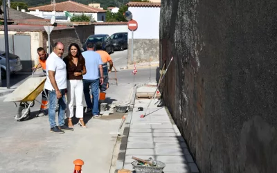 Obras y Servicios mejora el acerado de la calle Campanilla