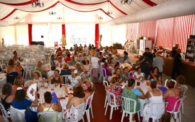 La Comida de la Mujer de la Feria Real, muy participativa y alegre