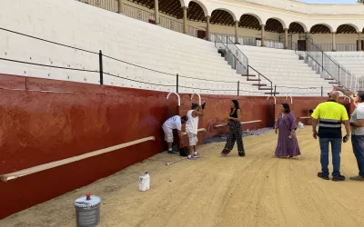 Acondicionan la plaza de toros de cara a la Feria Real