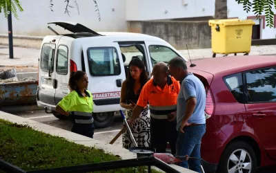 Reparación de jardineras en la zona de pisos de la Barriada de la Paz