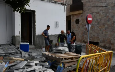 Infraestructuras y Obras continúa las obras de acerado en la calle Almenara
