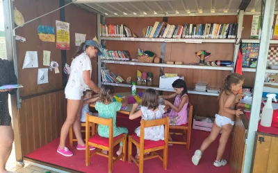 Diversión y aprendizaje en la Biblioplaya de Torreguadiaro