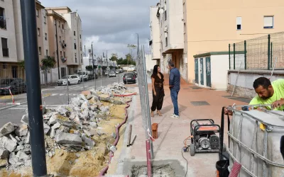 Avanza la obra de mejora y embellecimiento de la Avenida de La Colonia