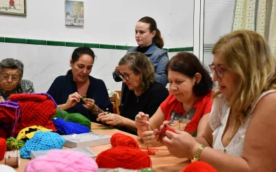 Taller de crocheteras para adornar Puente Mayorga