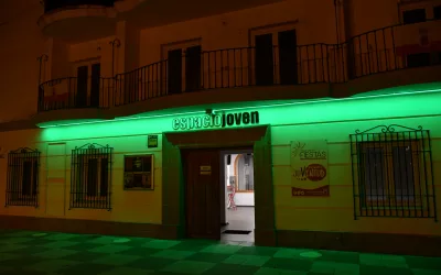 El Espacio Joven se ilumina de color verde por el Día de la Salud Mental