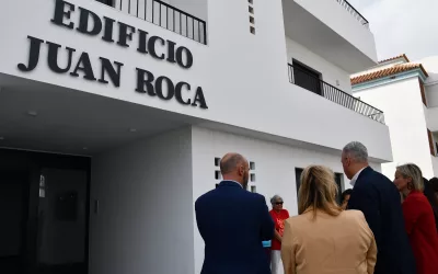 Ruiz Boix entrega las primeras llaves de las 10 viviendas de Guadiaro y anuncia un Plan Municipal de Vivienda