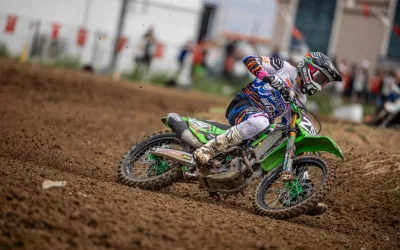 Carbonero imparte un curso de motocross