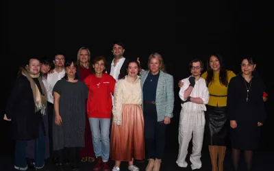 Alumnos de primaria disfrutan del teatro en el Día de la Discapacidad