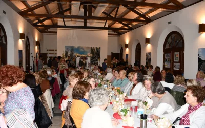 La asociación “Molino de Fuego” celebra la Navidad con una merienda