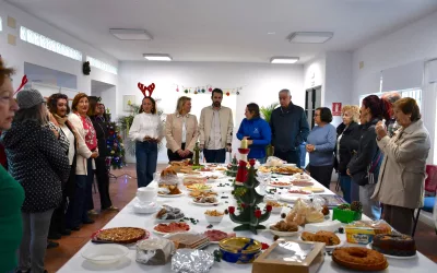 El programa Envejecimiento Activo se despide del año con un desayuno navideño