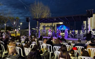 El público infantil disfruta del musical “Héroes y villanos”