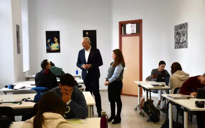 Nuevo mobiliario en la sala de estudio del edificio Diego Salinas