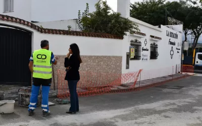Obras de acerado en la calle Nogales, en la Estación
