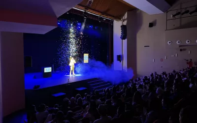 Los más pequeños disfrutaron de la magia y el confeti en el Juan Luis Galiardo