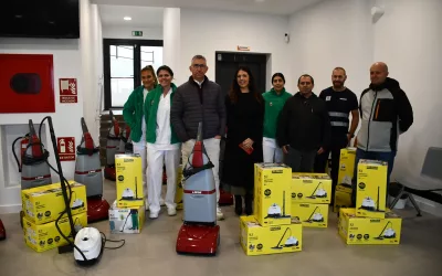 Presentación del material adquirido por Valoriza para la limpieza de colegios y edificios municipales
