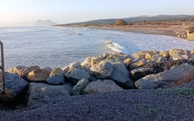 Finalizan los trabajos de limpieza de las playas de San Roque tras el paso de la borrasca Francis