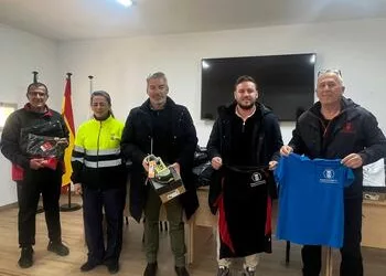 Entrega de material en la delegación de Deportes