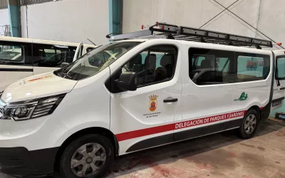 **Amanecer presenta su nueva flota de vehículos para el mantenimiento de jardines en San Roque**