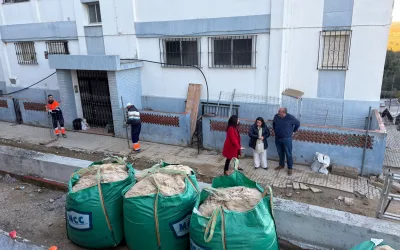 Visita a las obras de mejora en la zona de las 72 viviendas