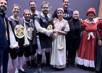 El Teatro Juan Luis Galiardo, repleto de ilusión de los más pequeños