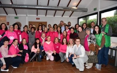 Representantes municipales asisten a la charla sobre cáncer de mama