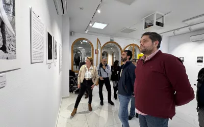 Inaugurada la exposición de fotografías de “Hazara”, relacionada con el Día de la Mujer