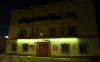 El Espacio Joven se ilumina de amarillo por el Día Internacional del Cáncer Infantil