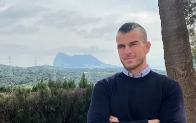 El alcalde felicita a Jesús González por un nuevo premio internacional