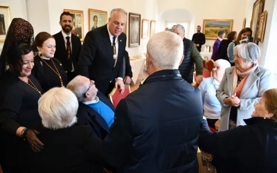 El Ayuntamiento invita a mayores y personas con movilidad reducida a ver la Magna desde el Palacio y Plaza Andalucía