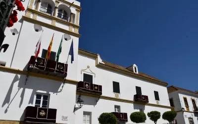 Se anima a engalanar las calles por las que pasarán las procesiones